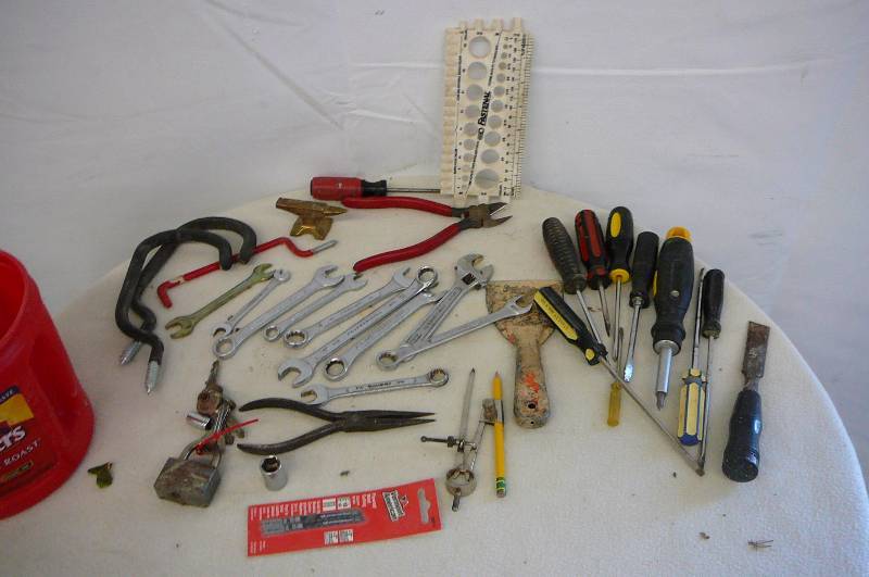 lot 29 image: Lot of Hand Tools Etc
