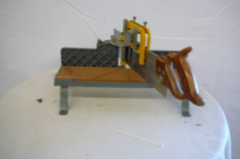 lot 31 image: Miter saw