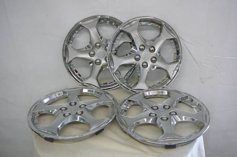 lot 50 image: 15 wheel Covers (SET)