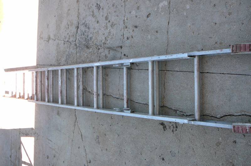 lot 10 image: Alum Extension Ladder 24