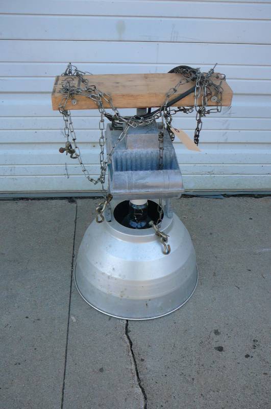lot 11 image: Shop Light 400 Watt Hanging WORKS