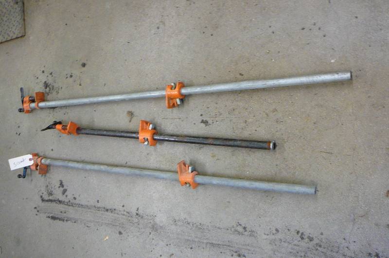 lot 16 image: Pipe Clamps 3 count