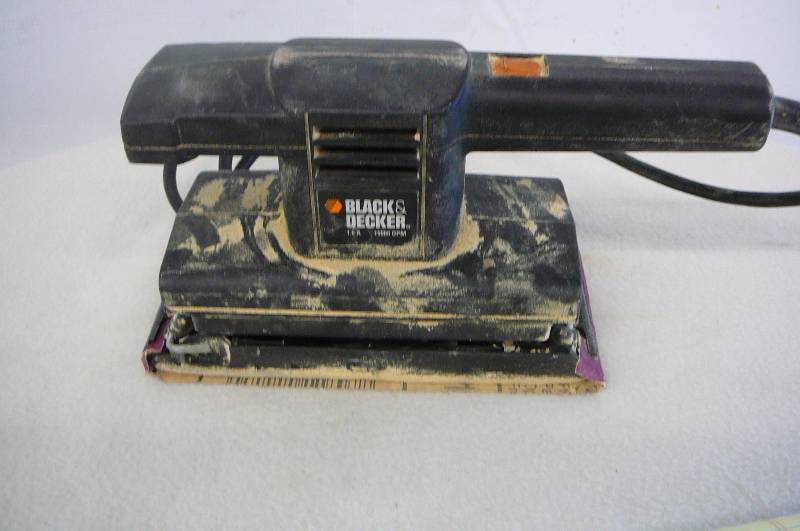 lot 19 image: Black and Decker Buffer Sander works 15000 OPM