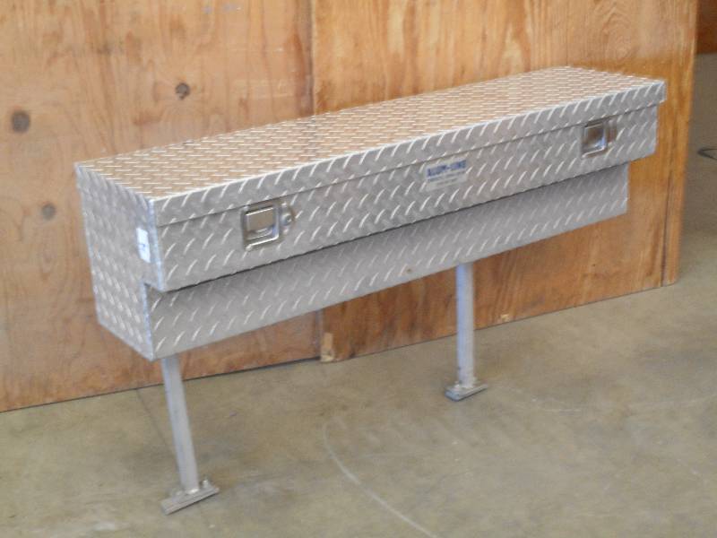 lot 4 image: Alum-Line Diamond Plate Aluminum Tr...