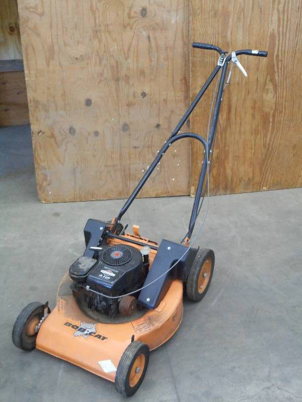 lot 9 image: Bob-Cat 21 Mower, Tecumseh 4HP Eng...