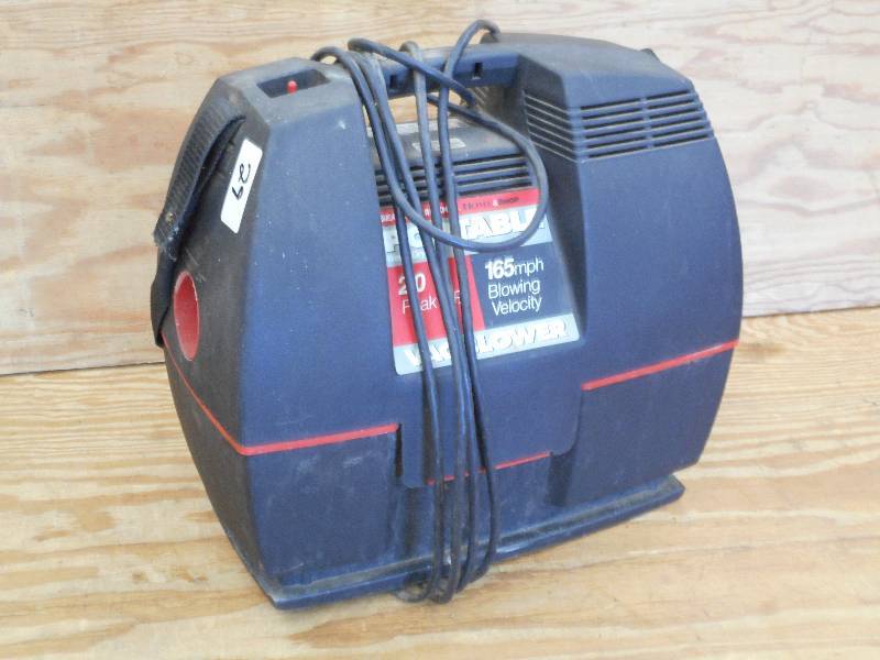 lot 29 image: Craftsman Portable 2HP WetDry Vac,...