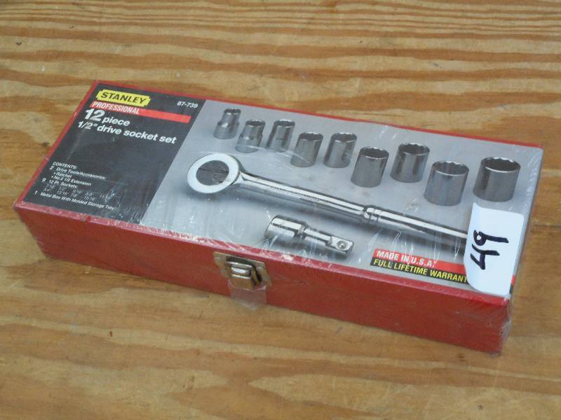 lot 49 image: Unused Stanley 12-Piece 12-Drive ...