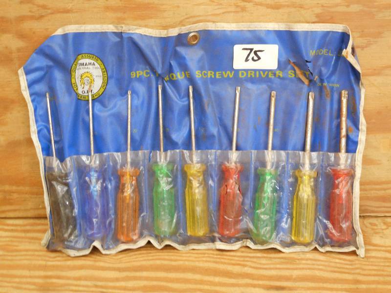 lot 75 image: 9-Piece Torqure Screwdriver Set ...