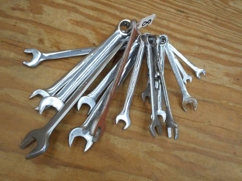 lot 82 image: 18-Piece SAE Wrench Set ...