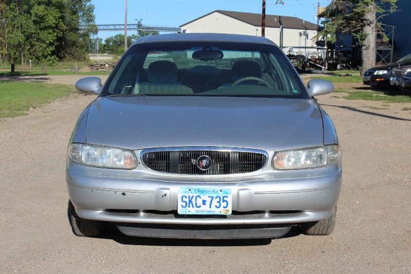 lot 4 image: 2001 Buick Century Custom - Lifter Tick - Will be able to be driven onto a trailer