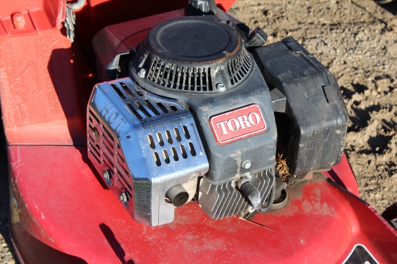 lot 3 image: Toro 21 Deluxe Pow-R Drive