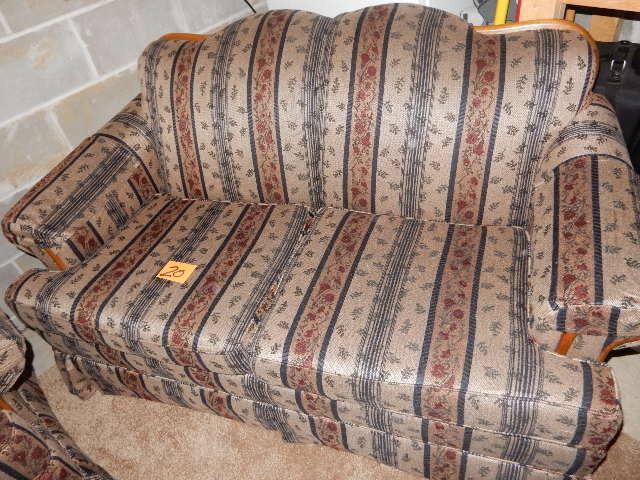 lot 20 image: Love Seat