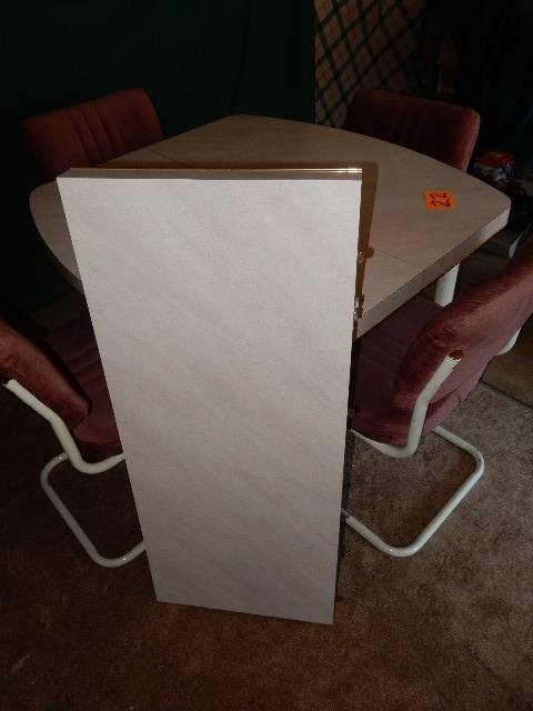 lot 22 image: Kitchen Table and Chairs