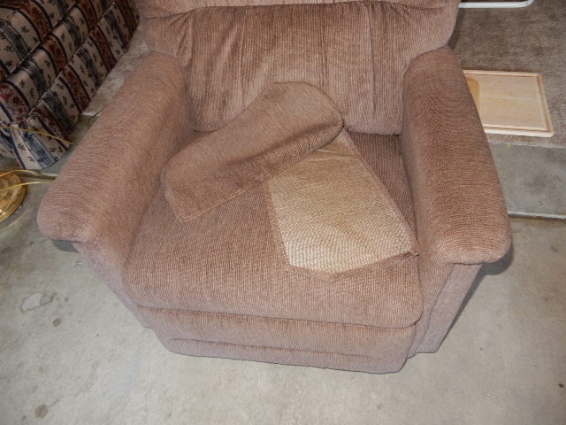 lot 23 image: Lazy Boy RockerRecliner