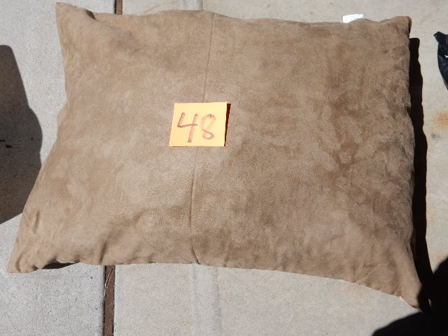 lot 48 image: Pet Bed