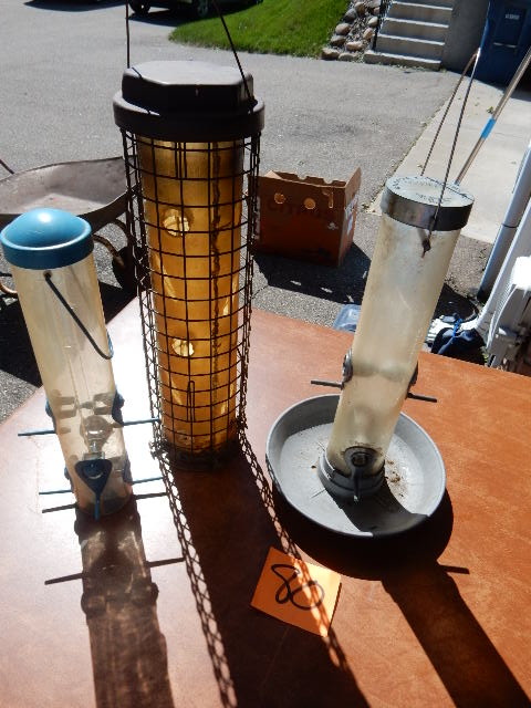 lot 80 image: Bird Feeders