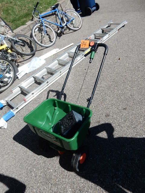 lot 94 image: Scotts 3000 Spreader, Electric Heater