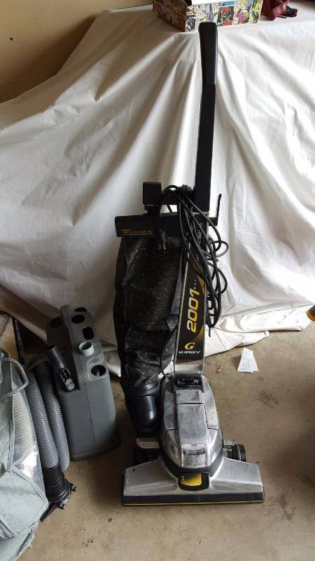 lot 103 image: Kirby 2001 Upright Vacuum