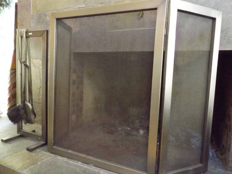lot 30 image: Fireplace Screen and Implements - Metal