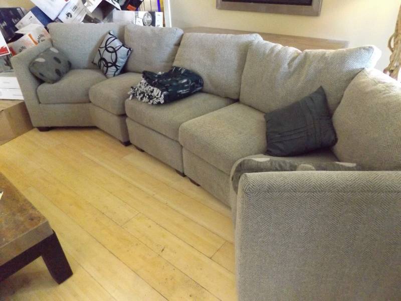 lot 33 image: Sectional Couch