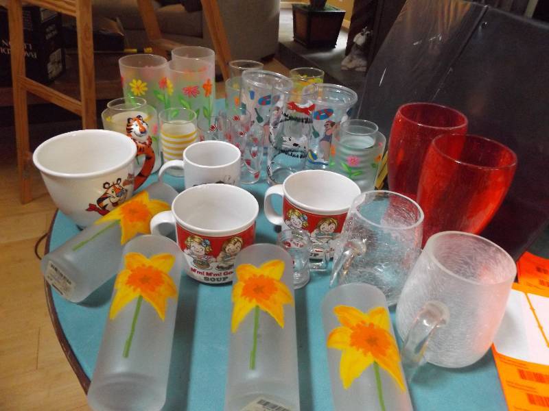 lot 72 image: Plastic Tumblers, Campbells Soup, Tony the Tiger, more