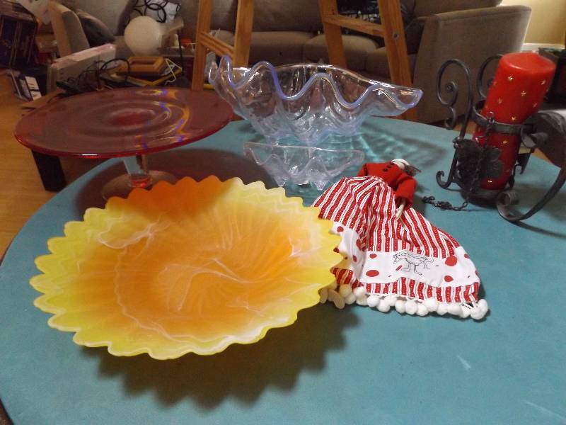 lot 79 image: Chip and Dip, Serving Platter, Cake Plate, Kitchen Doll