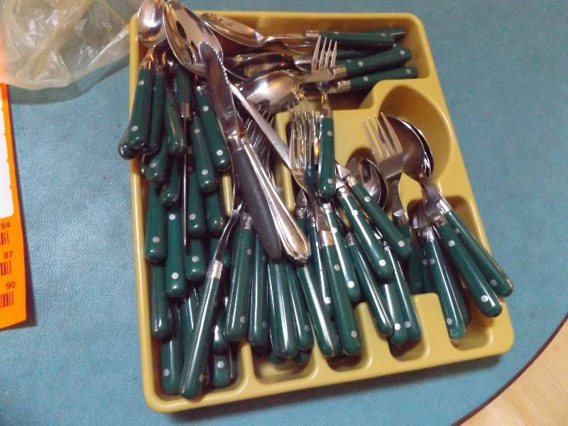 lot 82 image: Green Handled Silverware in Plastic Container