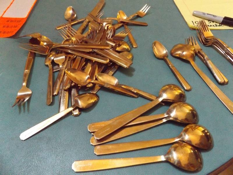 lot 84 image: Gold Colored Silverware