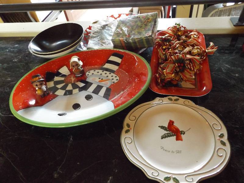 lot 88 image: Christmas Serving Trays, Napkins, Bells