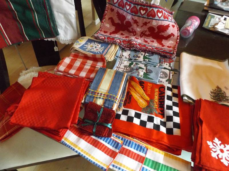 lot 97 image: Tablecloths, Placemats