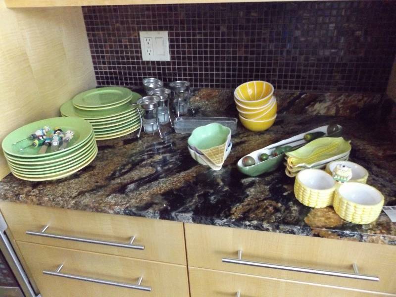 lot 164 image: Bowls, Plates, Candles, Condiment Holders