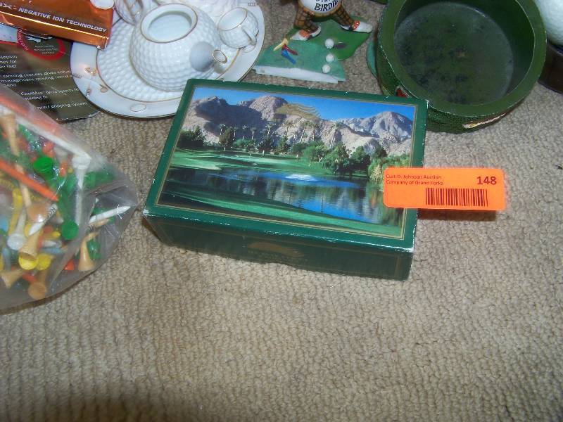 lot 148 image: Golf Items, Toiletry Bag, Statues Figurines