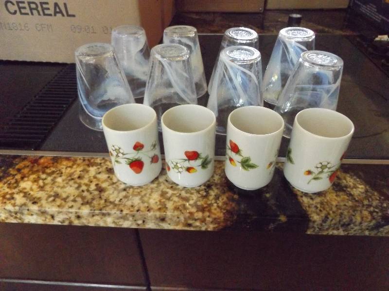 lot 216 image: 2 Sets of Glasses