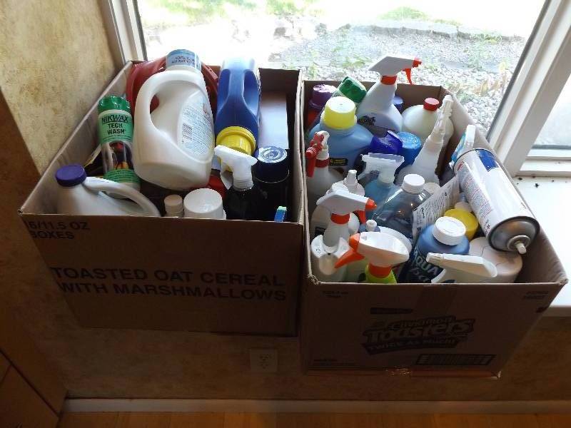 lot 222 image: Two boxes of cleaning supplies