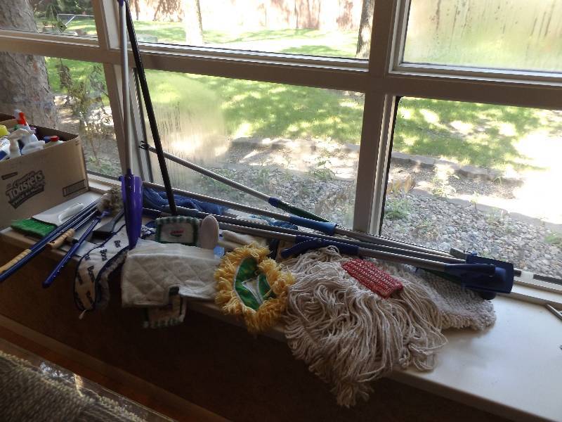 lot 223 image: Mop, Mopheads, Cleaning Tools, Squeegees