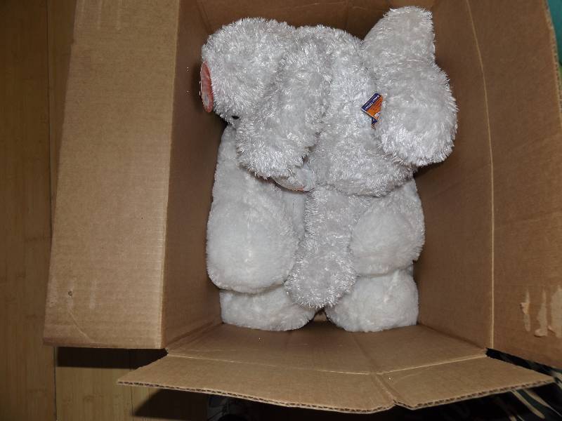lot 546 image: Box of Pillows