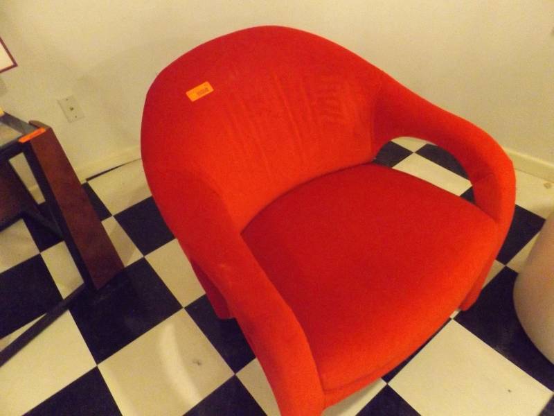 lot 353 image: Pair of Red Side Chairs