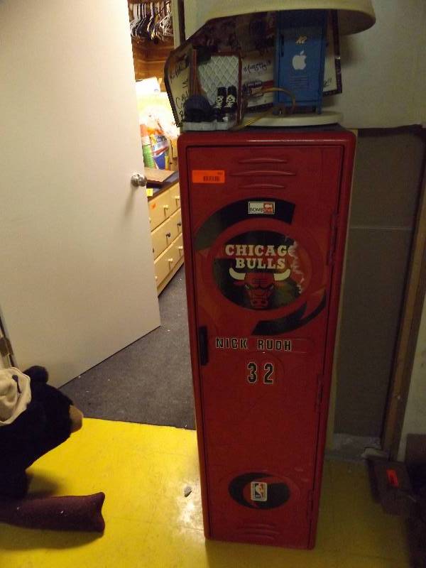 lot 381 image: Plastic Chicago Bulls locker, lamp shade, locker lamp, and hockey dcor