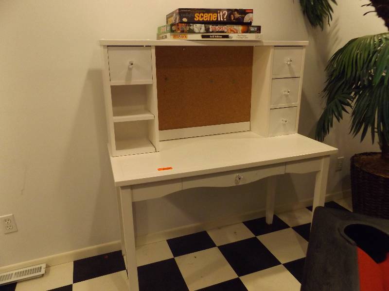 lot 355 image: White Student Desk