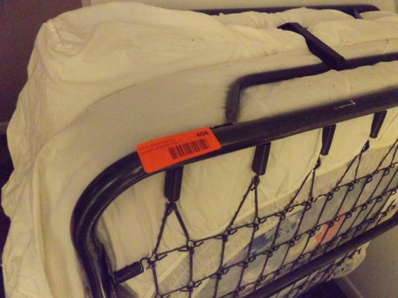 lot 404 image: Roll-Away Bed