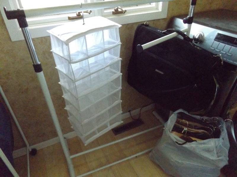 lot 406 image: Hanging Rack, Hangers, Garment Bag, Hanging Sorter