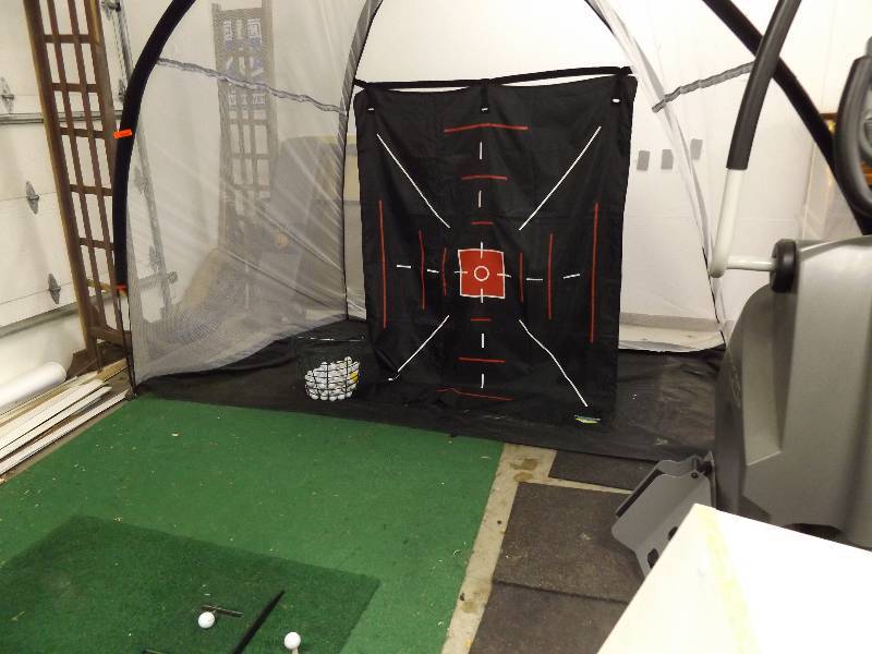 lot 407 image: Indoor Putting Green
