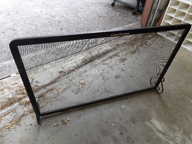 lot 413 image: Metal Fireplace Grate