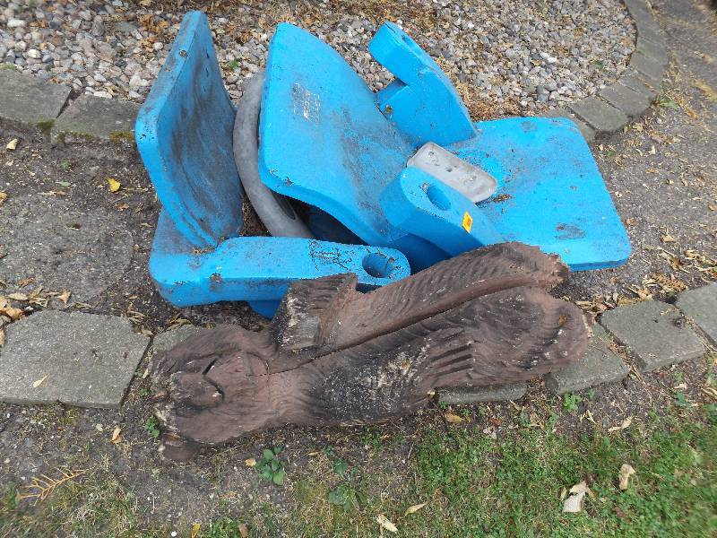 lot 567 image: Wood Bear,Floating Pool Chairs
