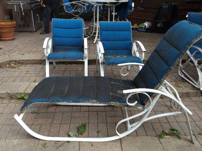lot 559 image: 2 Patio Chairs and Lounger