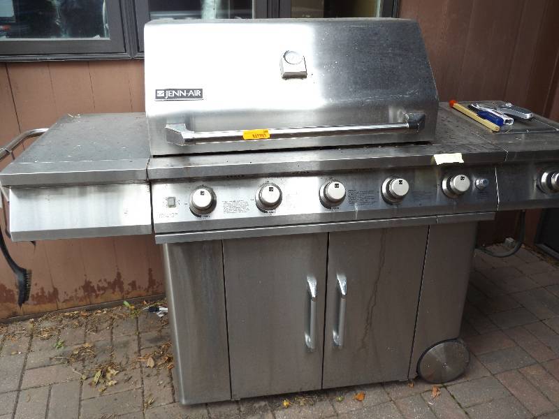lot 558 image: Jenn-Air Stainless BBQ Grill with Tank