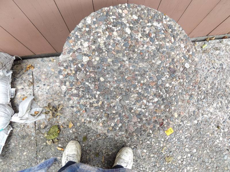 lot 554 image: 11 Round 18 dia Pavers
