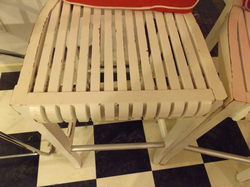 lot 362 image: 4 Tall White Wood Chairs with Red Seat Pads