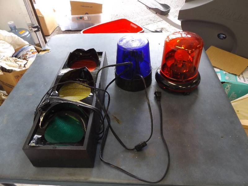 lot 510 image: Stoplights Light, Red and Blue Bubble Lights