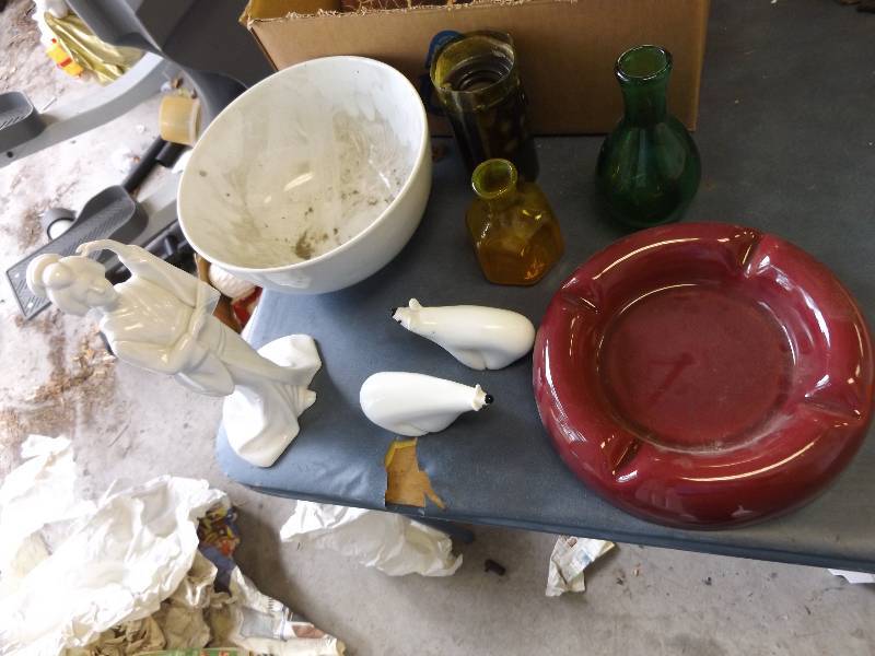 lot 505 image: Glass Decorative Bowls, White Bowl, Ashtray, more